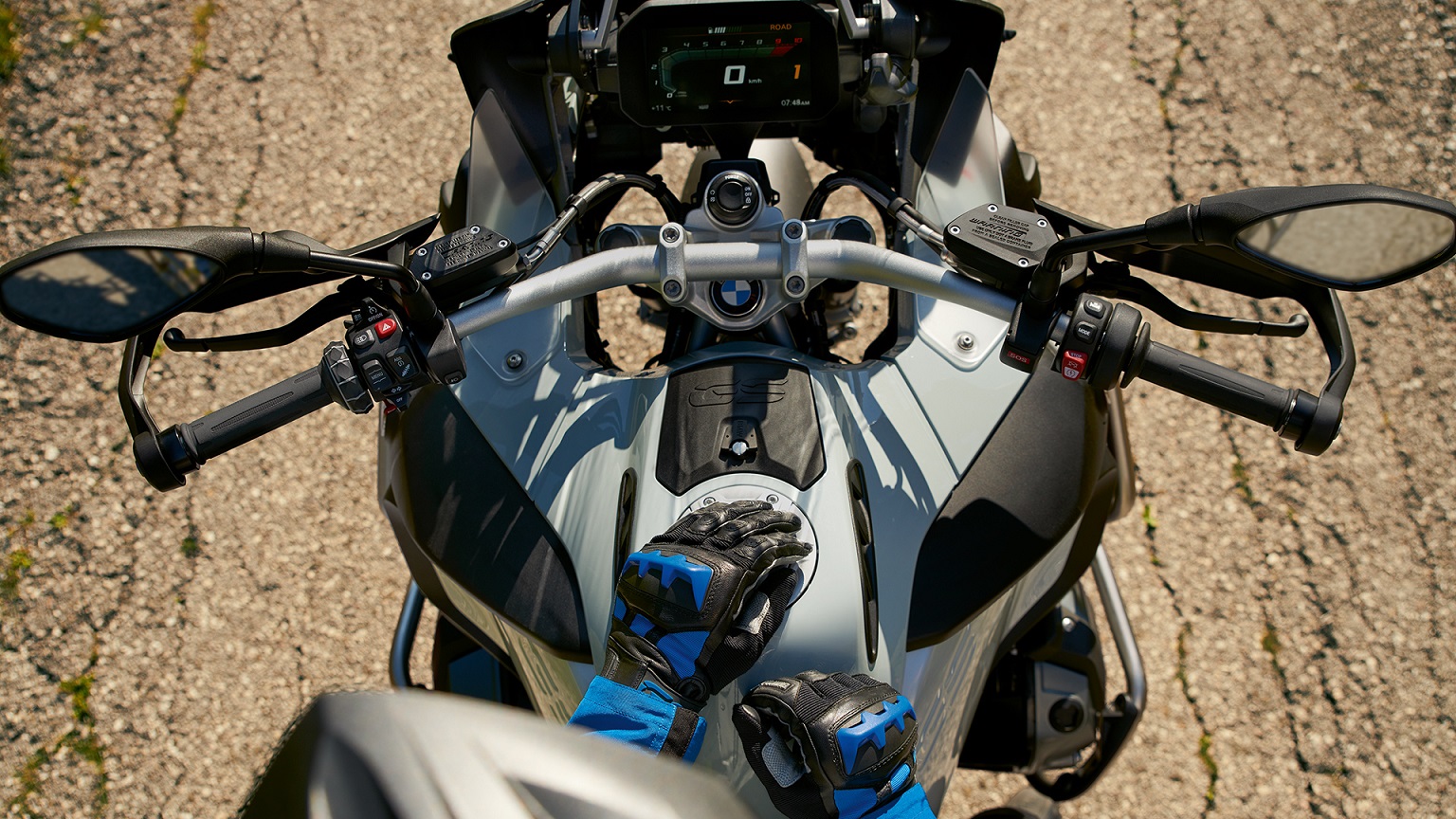 2020 BMW R 1250 GS Adventure Overhead TFT Display Detail Picture